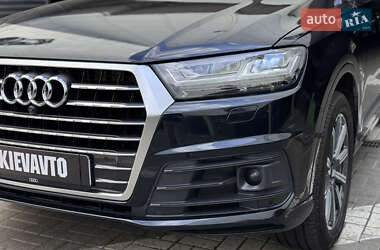 Внедорожник / Кроссовер Audi Q7 2016 в 