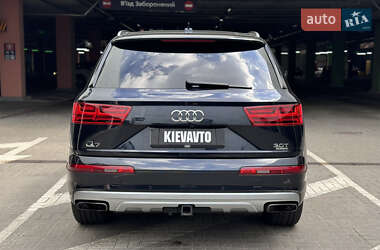 Внедорожник / Кроссовер Audi Q7 2016 в 