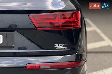 Внедорожник / Кроссовер Audi Q7 2016 в 