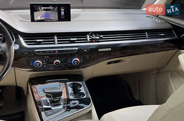 Внедорожник / Кроссовер Audi Q7 2016 в 