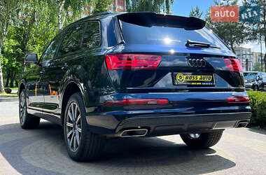 Внедорожник / Кроссовер Audi Q7 2015 в 