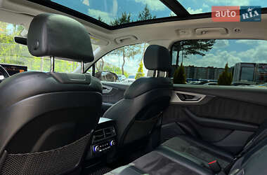 Внедорожник / Кроссовер Audi Q7 2015 в 