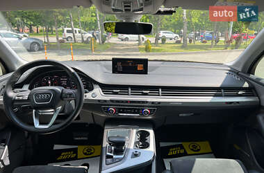 Внедорожник / Кроссовер Audi Q7 2015 в 