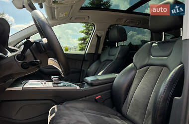 Внедорожник / Кроссовер Audi Q7 2015 в 