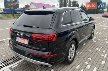 Внедорожник / Кроссовер Audi Q7 2017 в 
