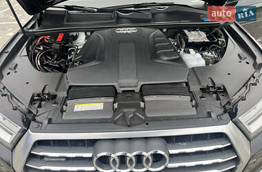 Внедорожник / Кроссовер Audi Q7 2017 в 