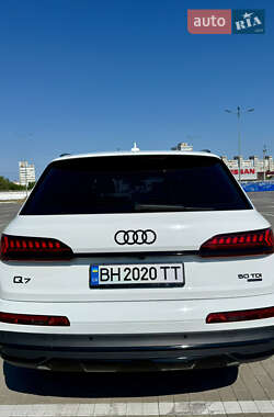 Позашляховик / Кросовер Audi Q7 2020 в 