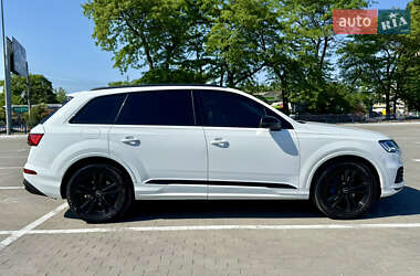 Позашляховик / Кросовер Audi Q7 2020 в 