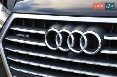 Позашляховик / Кросовер Audi Q7 2017 в 