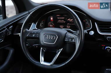 Позашляховик / Кросовер Audi Q7 2017 в 