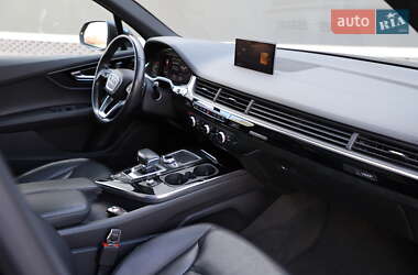 Позашляховик / Кросовер Audi Q7 2017 в 