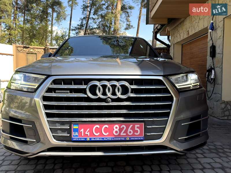 Внедорожник / Кроссовер Audi Q7 2017 в 