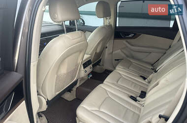 Внедорожник / Кроссовер Audi Q7 2015 в 