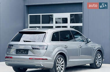 Внедорожник / Кроссовер Audi Q7 2016 в 