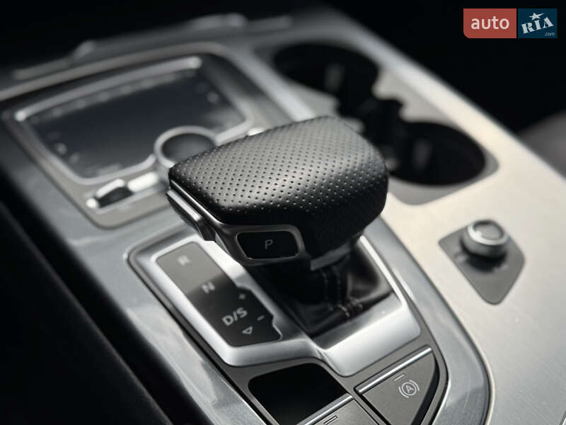 Внедорожник / Кроссовер Audi Q7 2016 в Мукачево