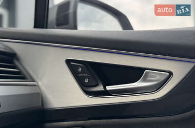 Внедорожник / Кроссовер Audi Q7 2016 в 