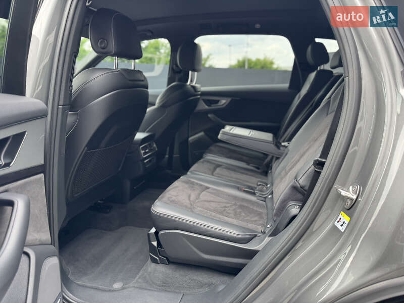 Внедорожник / Кроссовер Audi Q7 2016 в Мукачево