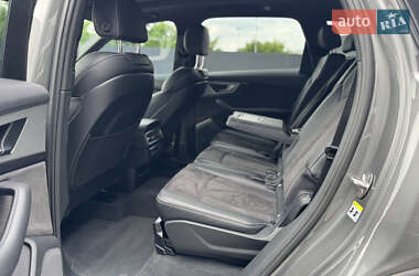 Внедорожник / Кроссовер Audi Q7 2016 в 