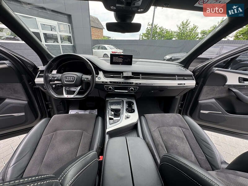 Внедорожник / Кроссовер Audi Q7 2016 в Мукачево