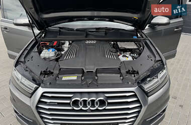Внедорожник / Кроссовер Audi Q7 2016 в 