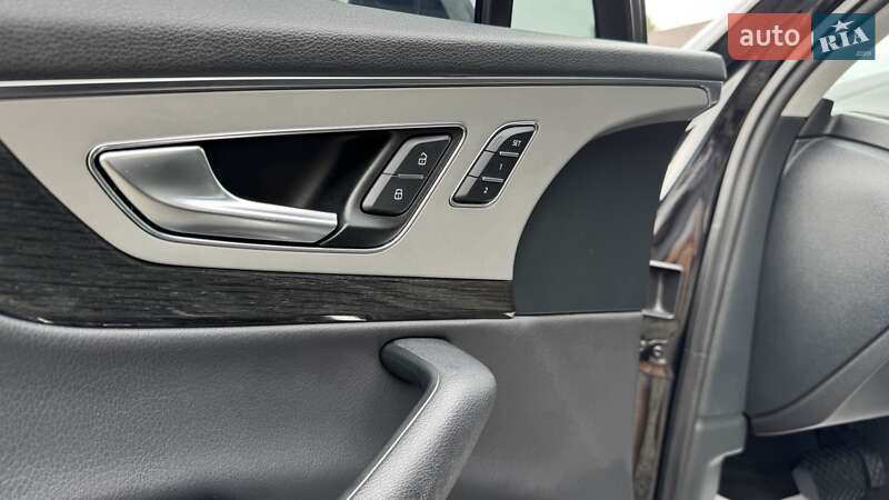 Позашляховик / Кросовер Audi Q7 2016 в Нововолинську