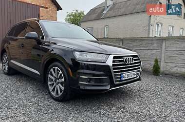 Внедорожник / Кроссовер Audi Q7 2016 в 