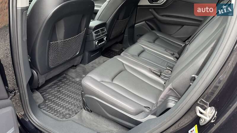 Позашляховик / Кросовер Audi Q7 2016 в Нововолинську