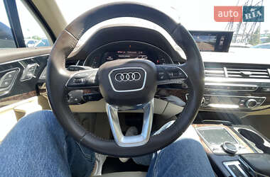 Внедорожник / Кроссовер Audi Q7 2016 в 