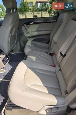 Позашляховик / Кросовер Audi Q7 2012 в 