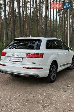 Внедорожник / Кроссовер Audi Q7 2016 в 