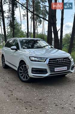 Внедорожник / Кроссовер Audi Q7 2016 в 
