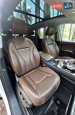 Внедорожник / Кроссовер Audi Q7 2016 в 