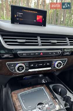 Внедорожник / Кроссовер Audi Q7 2016 в 