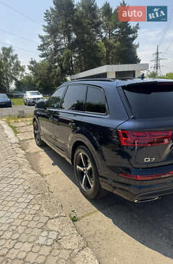 Внедорожник / Кроссовер Audi Q7 2016 в 