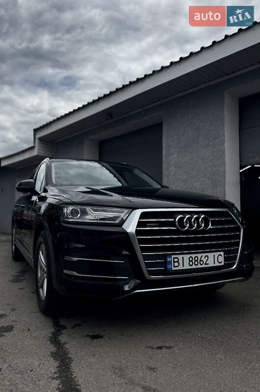 Внедорожник / Кроссовер Audi Q7 2017 в 