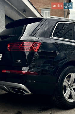 Внедорожник / Кроссовер Audi Q7 2017 в 