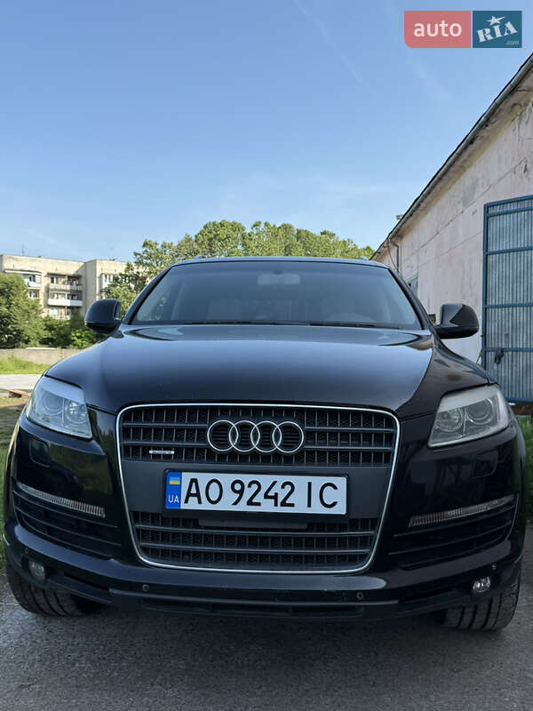 Позашляховик / Кросовер Audi Q7 2009 в Ужгороді