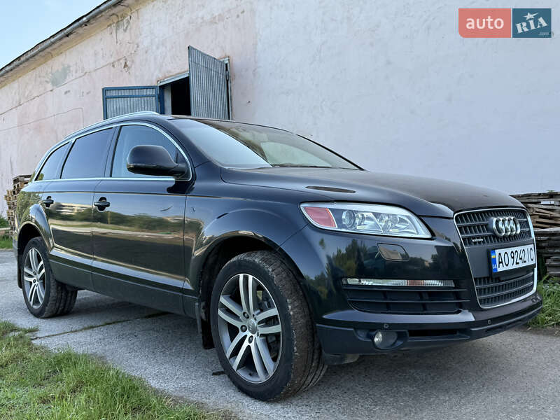 Позашляховик / Кросовер Audi Q7 2009 в Ужгороді