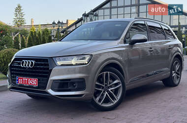 Позашляховик / Кросовер Audi Q7 2017 в 