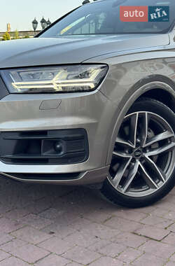 Позашляховик / Кросовер Audi Q7 2017 в 