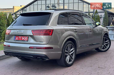 Позашляховик / Кросовер Audi Q7 2017 в 