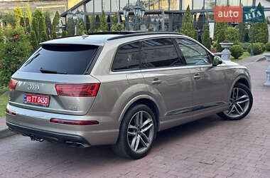 Позашляховик / Кросовер Audi Q7 2017 в 