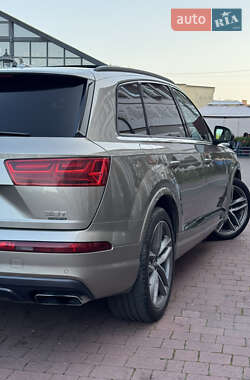 Позашляховик / Кросовер Audi Q7 2017 в 