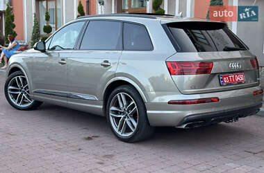 Позашляховик / Кросовер Audi Q7 2017 в 