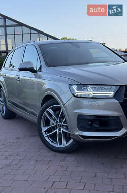 Позашляховик / Кросовер Audi Q7 2017 в 