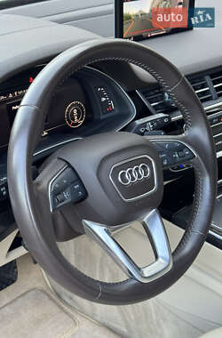 Позашляховик / Кросовер Audi Q7 2017 в 