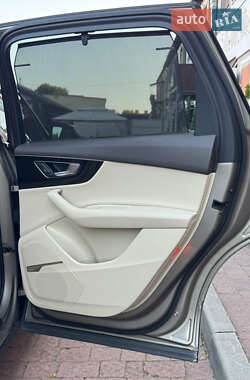 Позашляховик / Кросовер Audi Q7 2017 в 