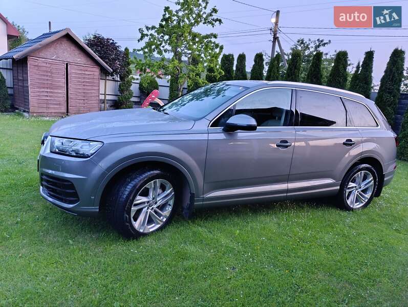 Внедорожник / Кроссовер Audi Q7 2017 в Хырове