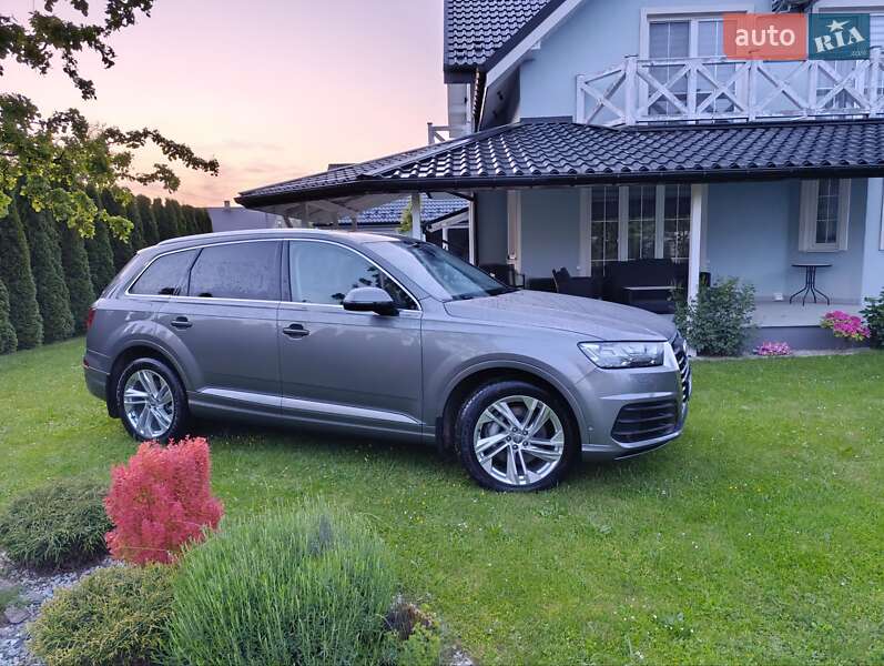 Внедорожник / Кроссовер Audi Q7 2017 в 