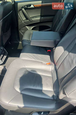 Внедорожник / Кроссовер Audi Q7 2014 в 